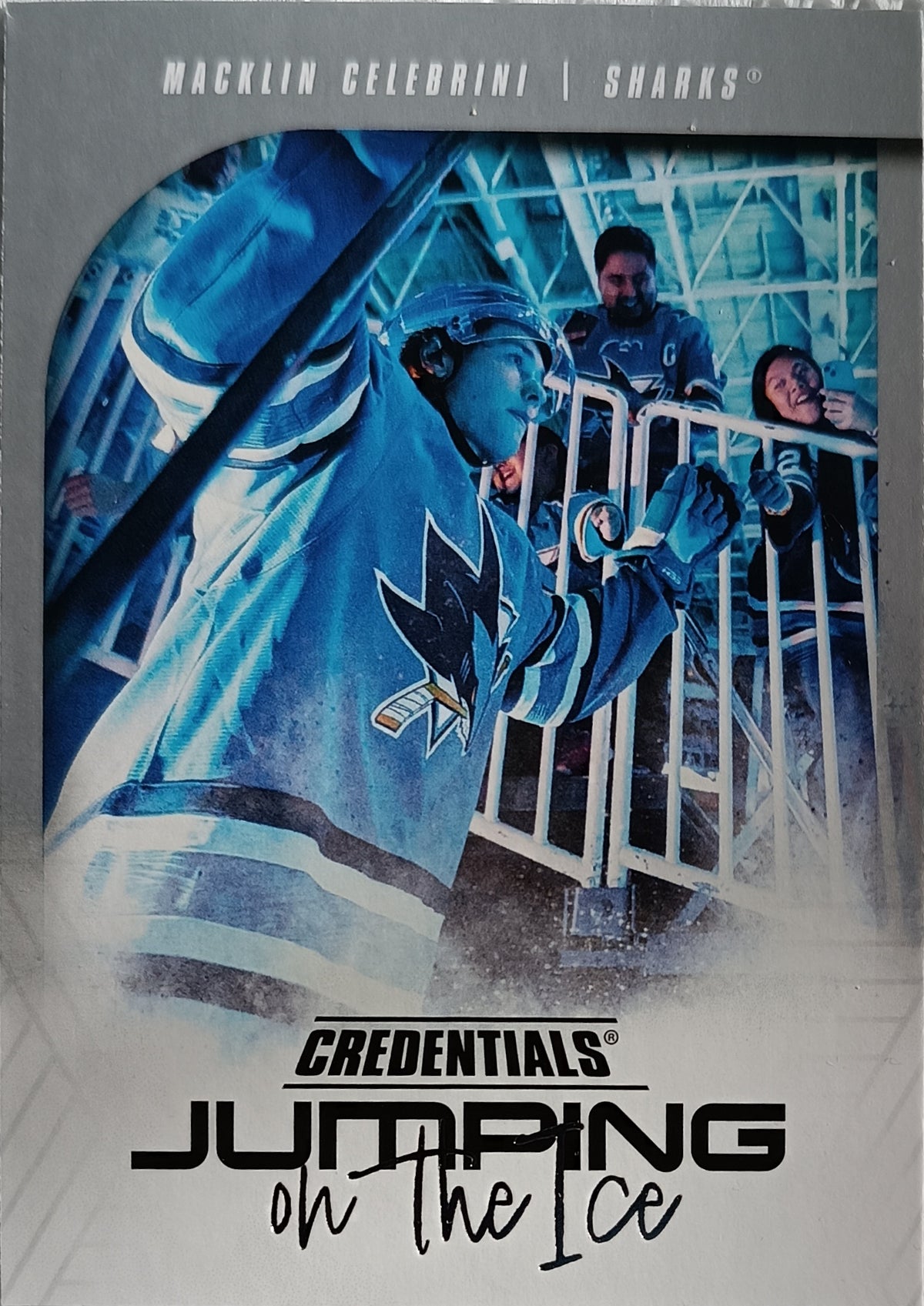 Insertní karta Macklin Celebrini 24-25 Credentials Jumping on the Ice Upper Deck