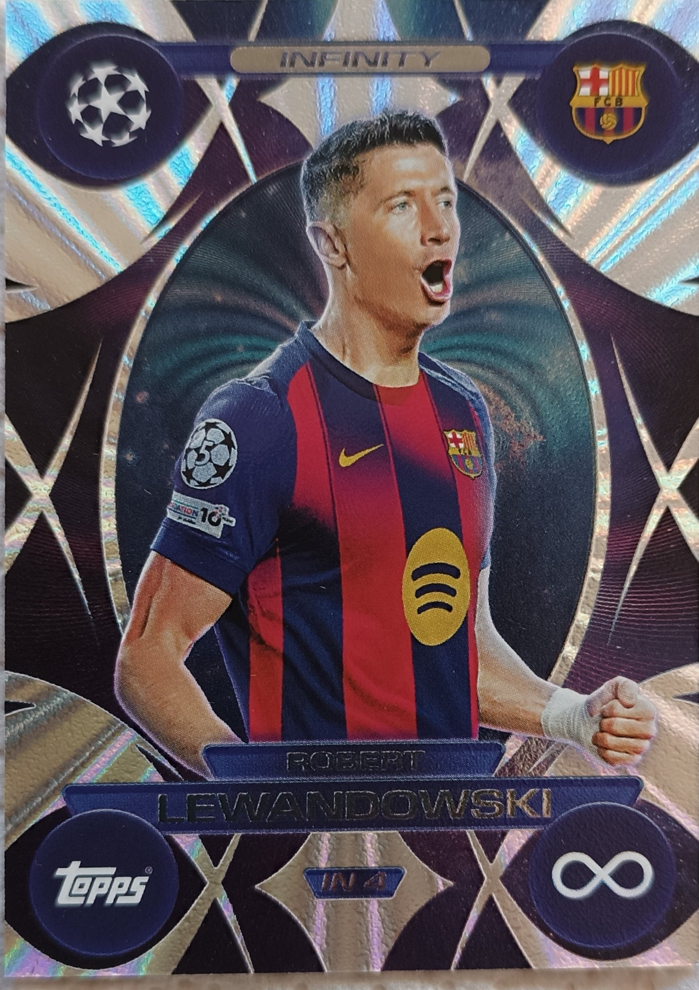 Infinity Robert Lewandowski 2025-26 Topps Match Attax