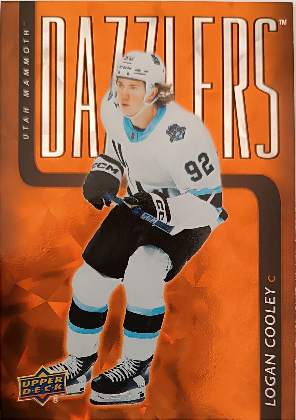 Insertní karta Logan Cooley 25-26 Series 1 Dazzlers Orange Upper Deck