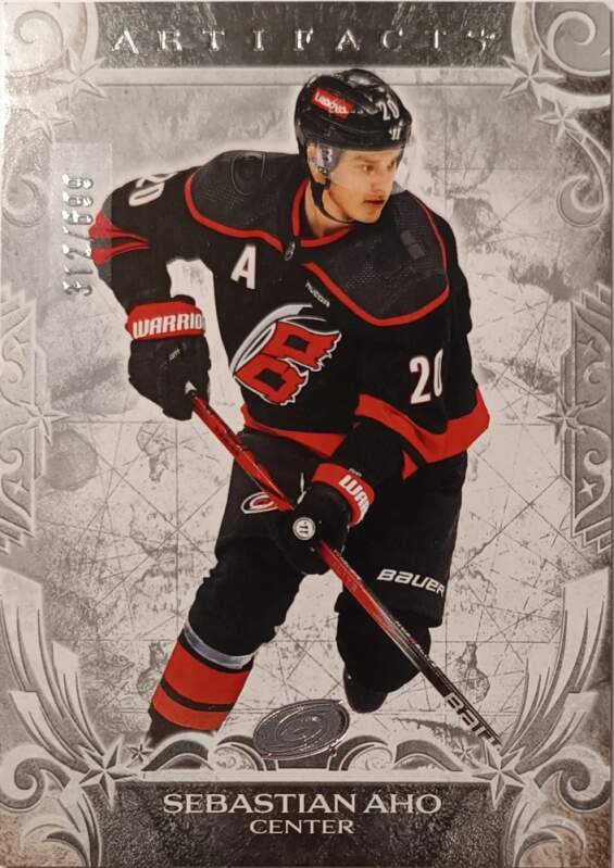 Limitovaná Paralelní karta Sebastian Aho 24-25 Artifacts Silver /699 Upper Deck